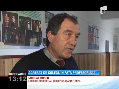 Elev din Prahova, agresat de colegi în faţa profesorului