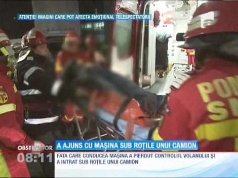 Un bărbat în vârstă de 31 de ani a ajuns cu mașina sub roțile unui camion