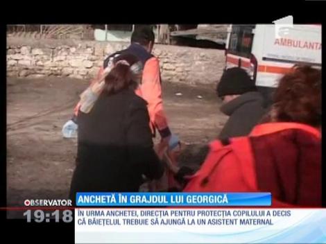 Asistenţii sociali au ajuns în grajdul care i-a fost casă unui copil de doi ani