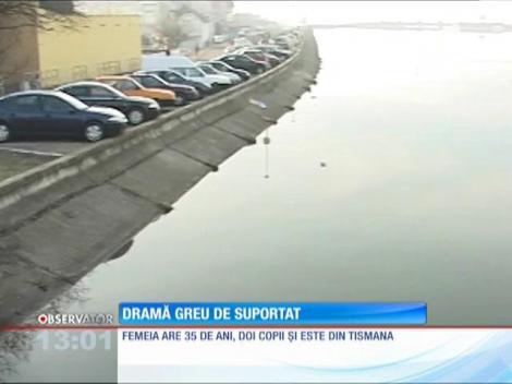 O femeie de 35 de ani s-a aruncat în apa sloi a râului Jiu