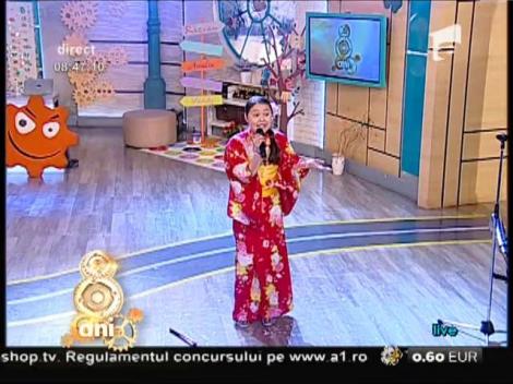 Sara Nukina - "În palton sau kimono"