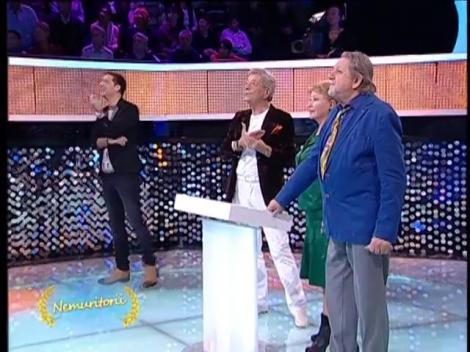 Cea mai specială floare pentru "cei trei mușchetari"! Blondele, cu lacrimi în ochi în fața celor mai mari actori români