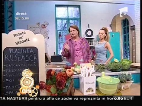 Plăcintă rusească cu brânzeturi și salată verde