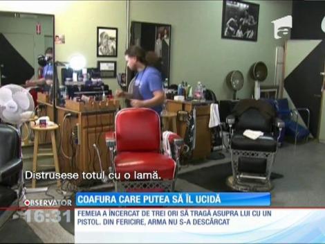 Un stilist american, la un pas să fie împușcat de o clientă nemulțumită de coafură
