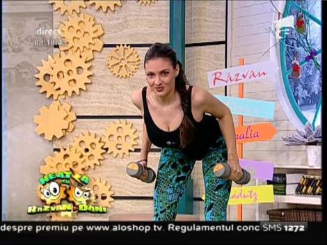 Fitness la Neatza! Flavia şi Amalia te învaţă cum să-ţi lucrezi coapsele şi bicepşii