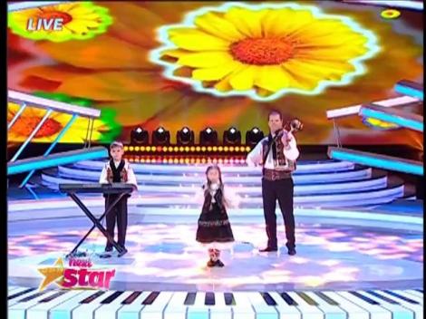 Hop și-așa, mândră-i Alexandra mea! Cea  mai micuță concurentă a serii, un nou nume de trecut pe lista artiștilor de folclor din România