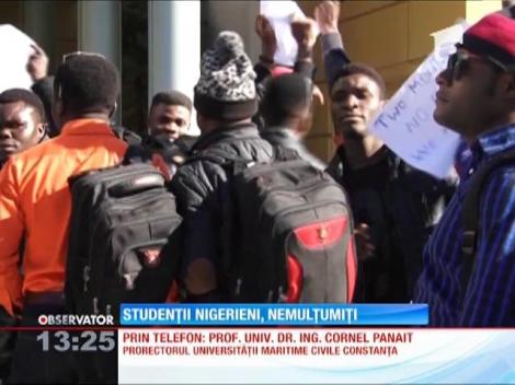 Studenții nigerieni care învaţă în Constanţa, protest în fața hotelului  unde sunt cazați