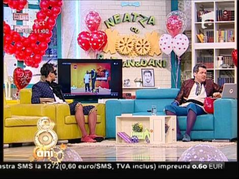 Smiley News: Fotbaliştii de la RKC Waalwijk au ieşit cu fotomodelele pe teren