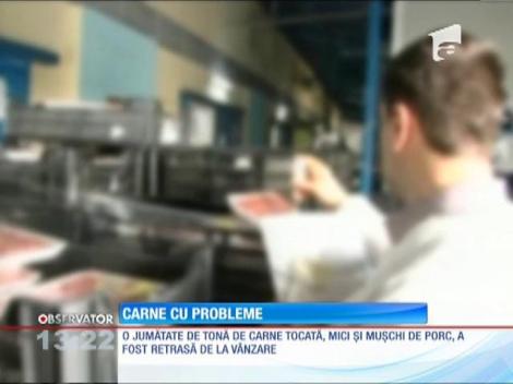 O jumătate de tonă de carne tocată, mici şi muschi de porc a fost retrasă de la vânzare