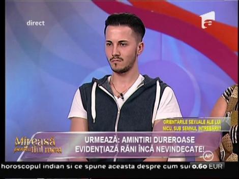 ŞOC! După Florin şi Cosmin, un alt concurent este acuzat că îi plac bărbaţii