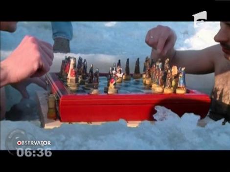 Un campionat de şah inedit a avut loc într-un lac din apropierea Munţilor Urali