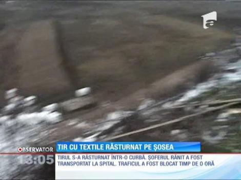Un TIR plin cu textile s-a răsturnat pe centura oraşului Alba Iulia