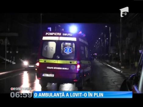 O ambulanţă condusă în grabă către spital a spulberat o femeie, pe o trecere de pietoni din Baia Spire, Maramureş