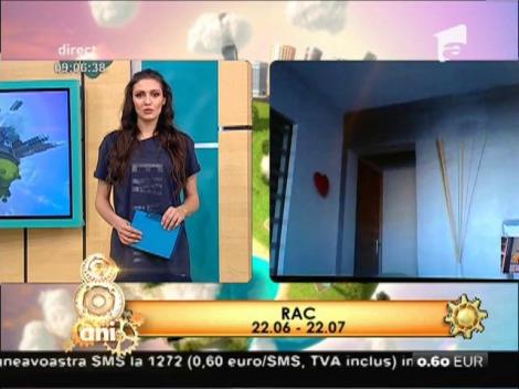 E clar, de 8 martie, va primi buchete uriașe de flori! "Cea mai sexy mămică din România" a dansat şi a călcat rufe, în direct, la "Neatza"