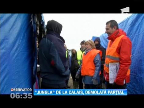 Autorităţile franceze au început evacuarea aşa-numitei "jungle" de la Calais