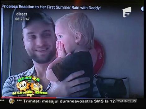 Smiley News. ADORABIL! Reacția nostimă a unui copilaș care vede pentru prima dată ploaia