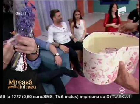 Invitat surpriză la "Mireasă pentru fiul meu"! Dorian Popa le-a oferit mărţişoare fetelor si mamelor!