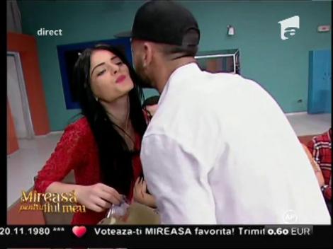 Invitat surpriză la "Mireasă pentru fiul meu"! Dorian Popa le-a oferit mărţişoare fetelor si mamelor!