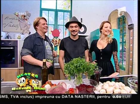 Deliciu a la Vlădutz! ”Friptură colorată”, un preparat gustos cu ceafă de porc, ciuperci și vin roșu