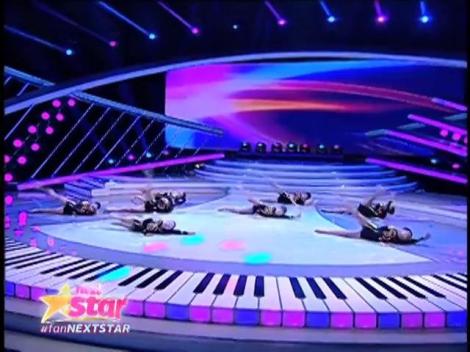 Trupa Gimnis, număr impresionant de gimnastică aerobică pe scena Next Star