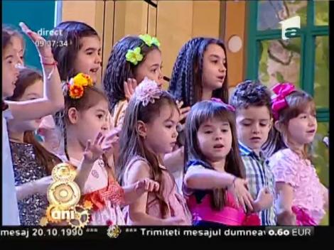 Poate și tu i-ai cântat mamei, pe vremuri, acest cântecel! Pe 8 martie, te provocăm să o faci din nou: ”E ziua ta, mămico!”