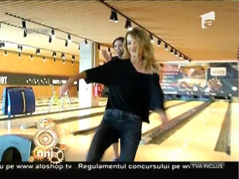 Așa ceva se arată la televizooor? De 8 Martie, fetele și-au făcut de cap! Flavia, Miruna și Amalia s-au distrat la bowling