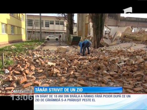 Un tânăr din Brăila a rămas fără un picior după ce s-a prăbușit peste el un zid de cărămidă