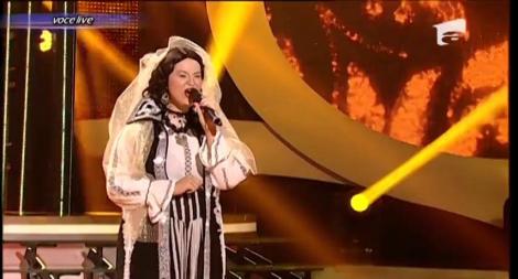 Feli Donose se transformă în Maria Tănase - "Trenule, maşină mică"