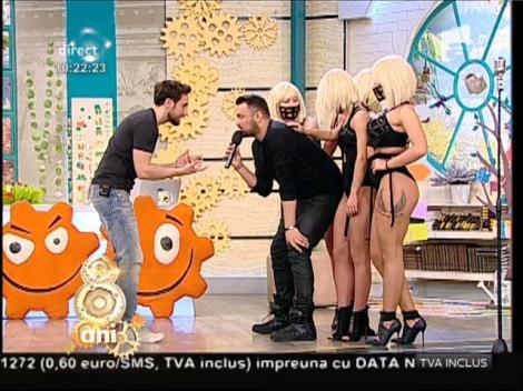 Moogly, lansare super HOT! Blonde cu "botniţe" în platoul de la Neatza