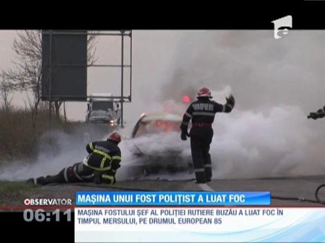 Maşina fostului şef al poliţiei rutiere din Buzău a ars ca o torţă pe drumul european 85
