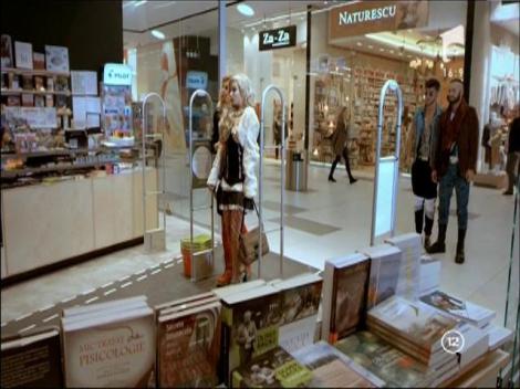 Gina lesina in librarie