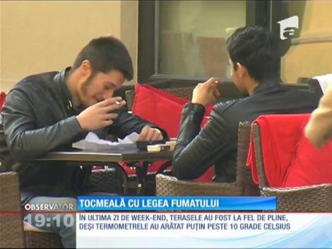 Ca să nu-şi piardă clienţii, patronii au improvizat - au investit în narghilele legale