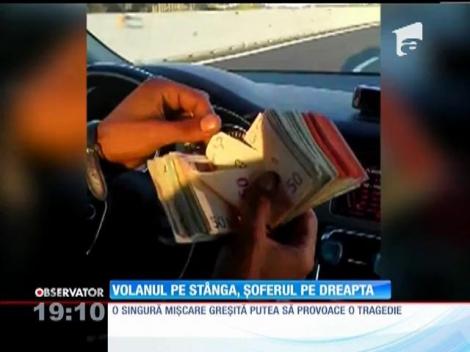 INCONȘTIENȚĂ la volan! Conduce de pe scaunul din dreapta la peste 100km/h. Ce a mai făcut șoferul care nu se gândește la viața lui