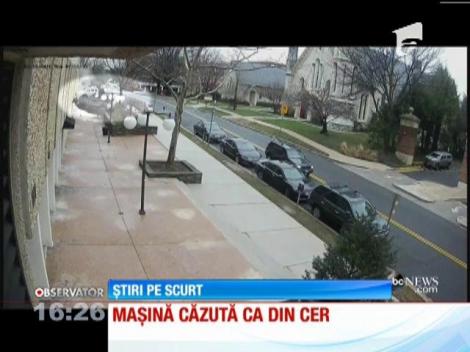 Imagini șocante în SUA! O femeie a căzut în gol patru etaje cu tot cu maşină