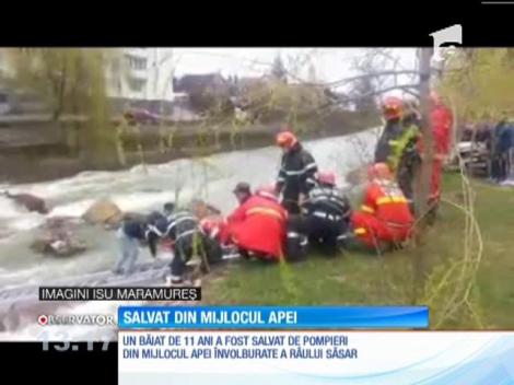 Copil de 11 ani, salvat de pompieri din mijlocul apei învolburate a râului Săsar