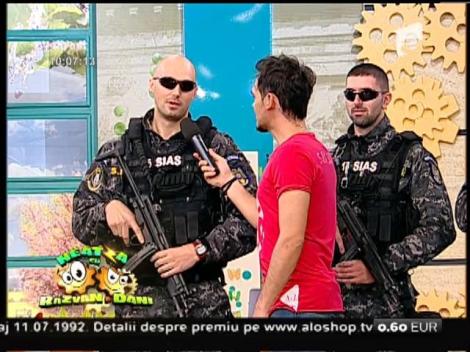 Luptătorii SIAS au invadat platoul de la Neatza! Câinele Dingo a găsit portofelul ascuns