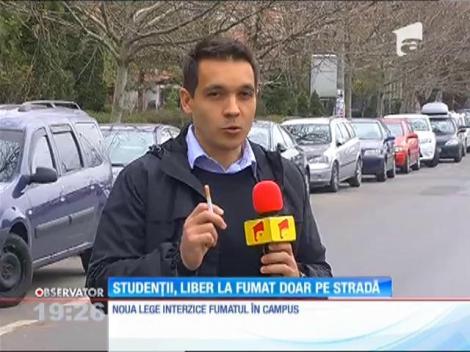Sute de studenţi din Regie au ieşit astăzi pe splai la o ţigară. Şi la un protest