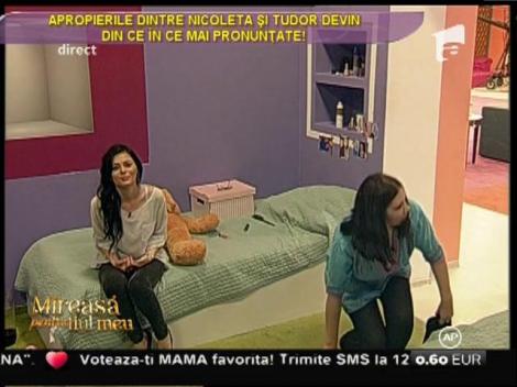 Priviri curioase între Nicoleta şi Tudor, doi concurenţi urmăriţi de ghinion în dragoste!