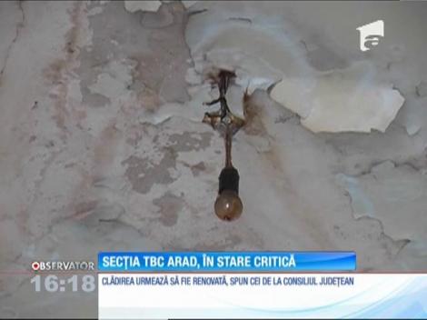 Secția TBC Arad,în stare critică! Infirmierele cară tărgile cu pacienți pe scări