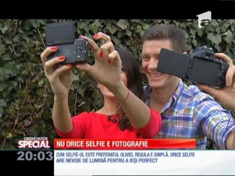 Așa se face un selfie corect! Secretul fotografiei perfecte, dezvăluit chiar de artiști!