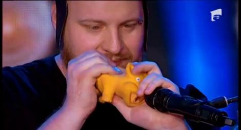 Vikingul toboșar, de senzație! A făcut spectacol, în timp ce a mâncat și a băut!