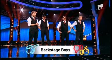 Râzi cu lacrimi! Cheloo trimite trupa „Backstage Boys” la morgă, iar cearta se dă în mai multe limbi străine!