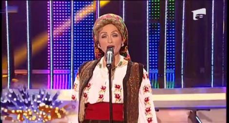 „Hai la joc, bădiță”, cine ar rezista? Anca Țurcașiu i-a făcut pe toți să danseze și să se simtă bine!