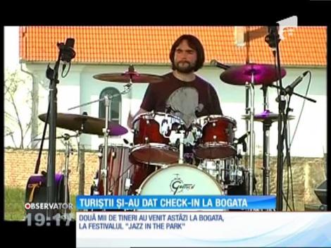 Snopp Dogg a ajuns la Bogata! Tinerii s-au pozat cu artistul și s-au distrat în ritmuri de jazz!