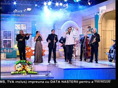 Cezar Ouatu a dat-o, oficial, pe muzică de petrecere alături de taraful "Silvian Voicu"! "Uite aşa aş vrea să mor", într-o altă variantă!