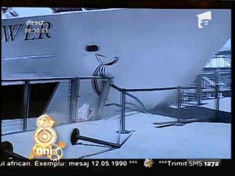 Smiley News: Cum parchează o "blondă" un vapor: Doamne fereșteee!