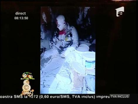 Smiley News! Asta e cea mai tare farsă din 2016: Ce se întâmplă atunci când ești închis într-o dubă plină cu cutii de vopsea