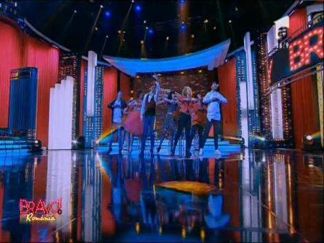 Atenţie, decolăm! Spre oameni care dau aripi copiilor. "Check this out" luptă pentru viitorii campioni ai aerului. Rezultatul? Emoţii mari şi piele de găină