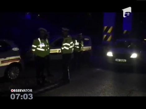 O cisternă încărcată cu 40 de tone de acid sulfuric s-a răsturnat şi a luat foc, pe o şosea din Prahova