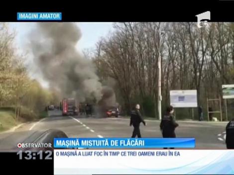 O maşină a luat foc din senin pe o şosea de la marginea Iaşiului
